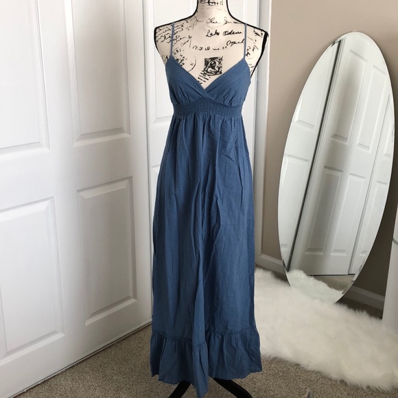 Forever 21 Dresses & Skirts - Maxi or midi dress with cute ruffle at bottom